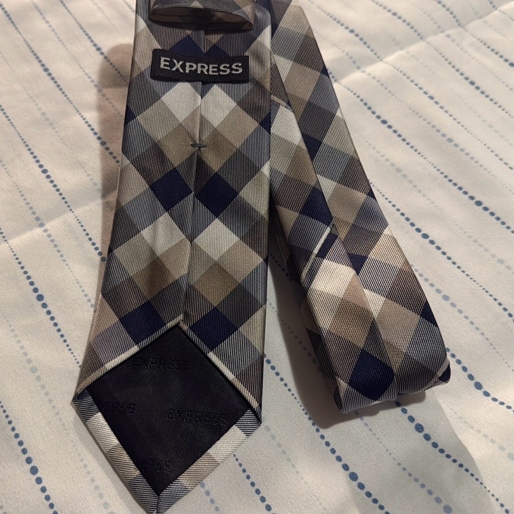 Express Tie - Navy Blue, White, & Tan/Gold Checkered Stripes - EUC - Picture 5 of 9